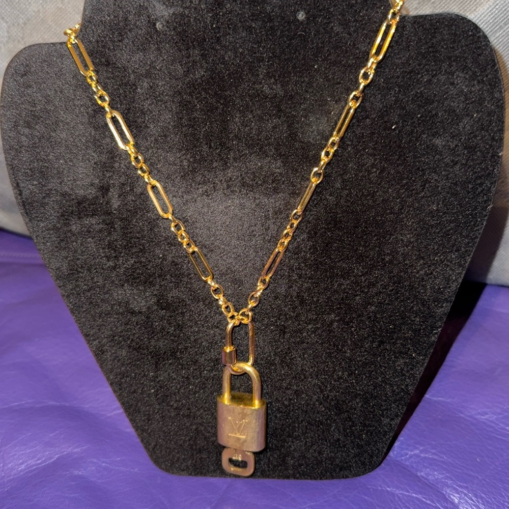 Louis Vuitton 🔐 Lock & Key with Unbranded Fashion Chain, #317, EUC Lock